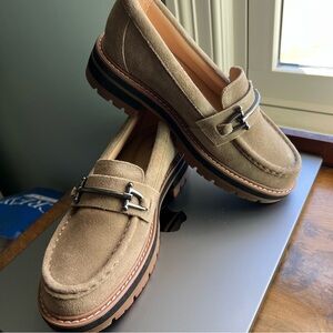 Clarks NWT Light Brown Suede Loafers